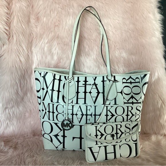 Michael Kors large tote and pouch in black and white monogram embossed leather - Picture 1 of 13
